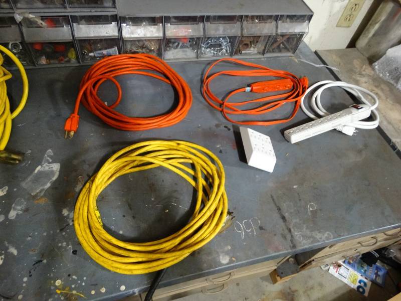 lot 2016 image: Lot of Extension Cords and Power Strips