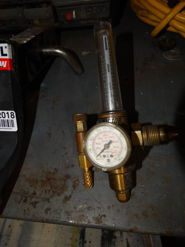 lot 2020 image: Victor HRF-2325 Regulatorflow meter