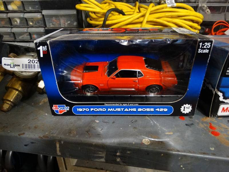 lot 2021 image: New in Box 1970 Ford Mustang 429 125 scale model car