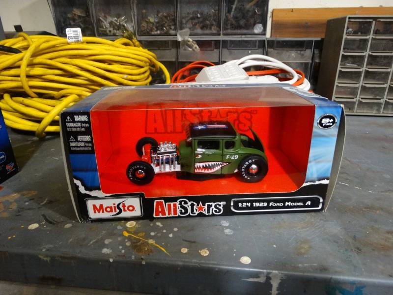 lot 2022 image: New in Box 1929 Ford Model A 124 Scale Model Car