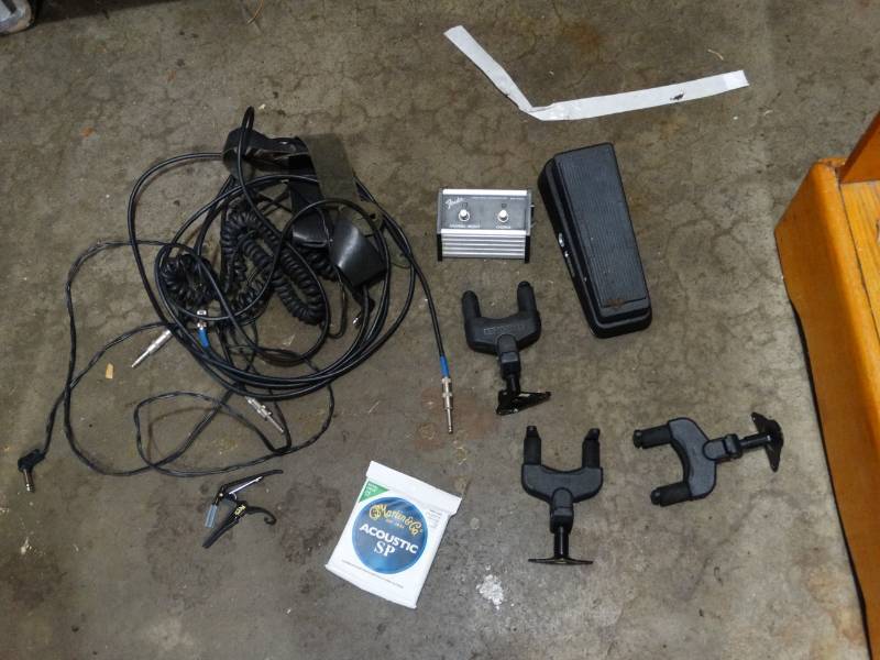 lot 2027 image: Lot Of Guitar accessories