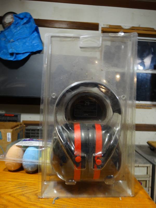 lot 2035 image: Peltor H10A 30dB NRR Hearing Protector