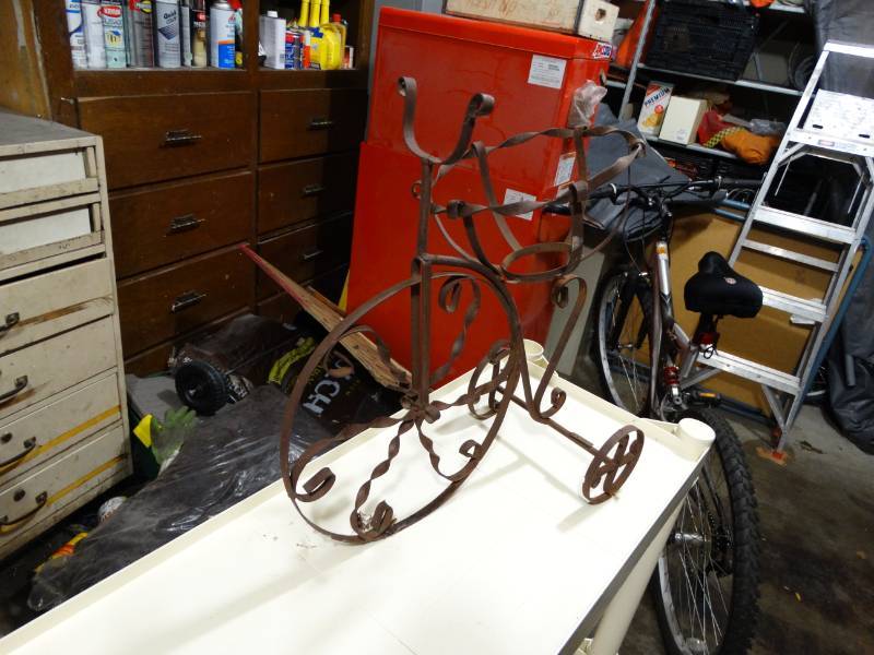 lot 2038 image: Metal Bicycle Plant Holder
