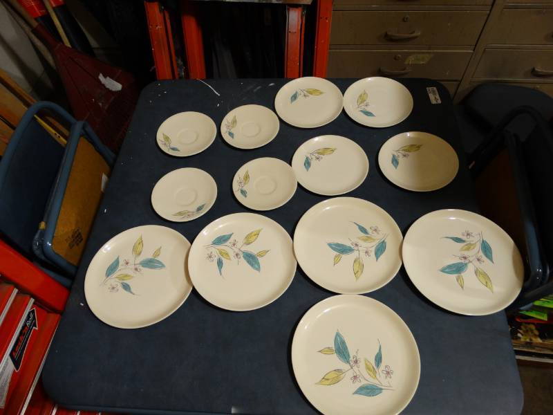lot 2042 image: Set Of 13 Royal Windsor