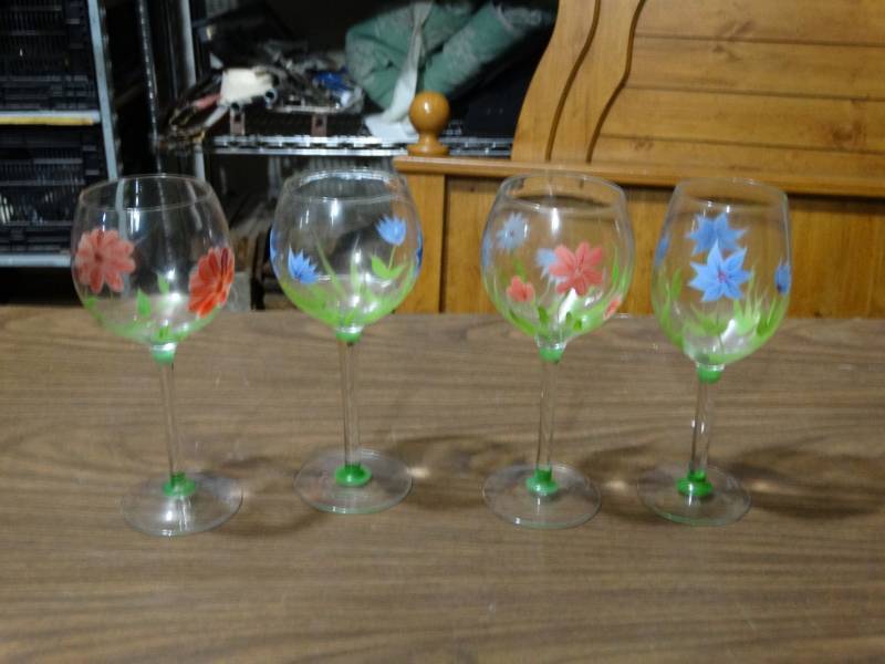 lot 2052 image: 4 Hand Painted Wine Glasses