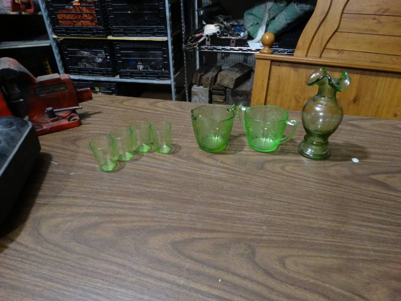 lot 2053 image: Lot of Green Glassware