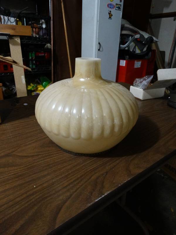 lot 2066 image: Glass Lamp Shade