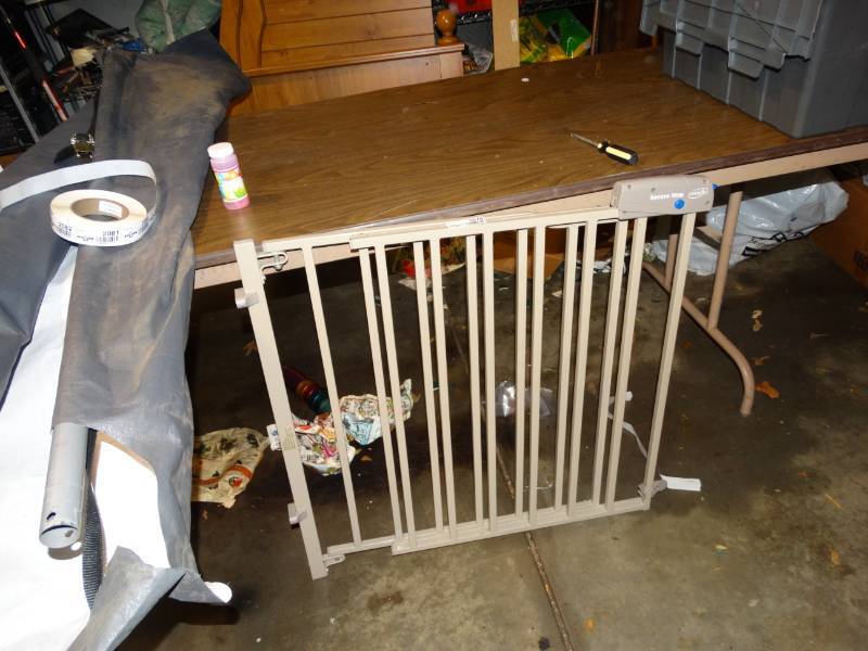 lot 2078 image: Even-Flo Baby Gate
