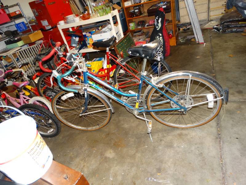lot 2088 image: deluxe varsity Schwinn bicycle