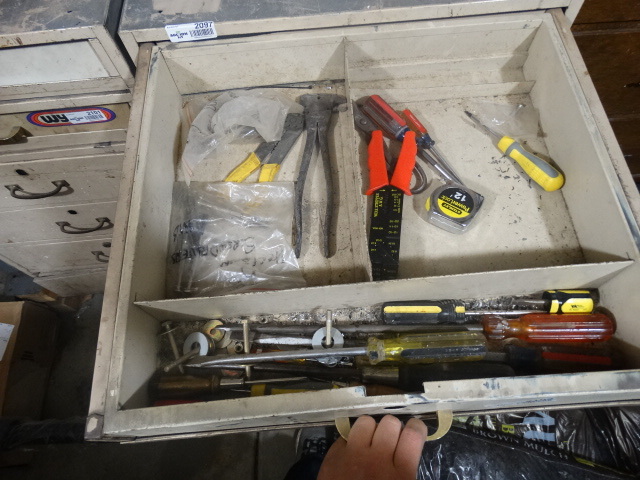 lot 2103 image: Large Lot of Various sized BlackHawk wrenches