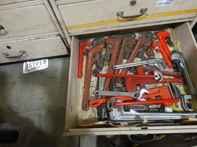 lot 2107 image: Various Size Craftsman and Rigid Aluminum Pipe Wrenches
