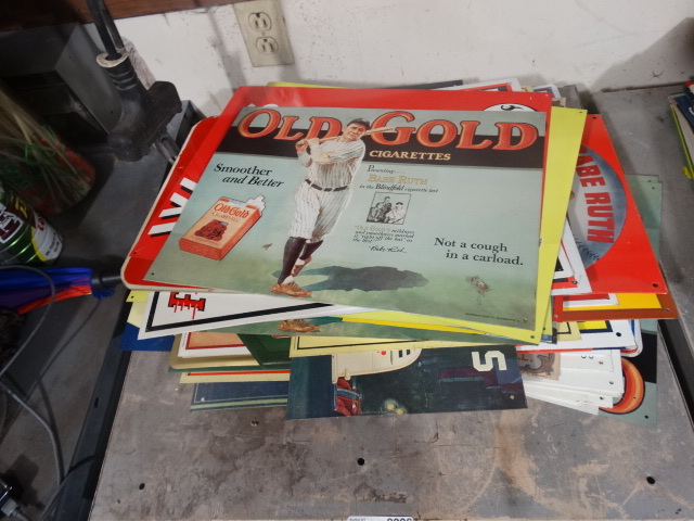 lot 2108 image: Approx 100 Metal Decor Signs