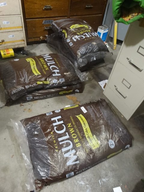 lot 2111 image: 6 Bags 2 Cu Ft Brown Mulch