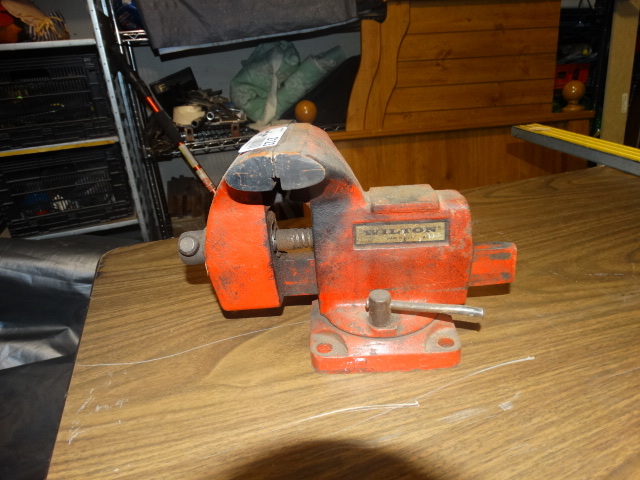 lot 2123 image: Wilton Bench Vise