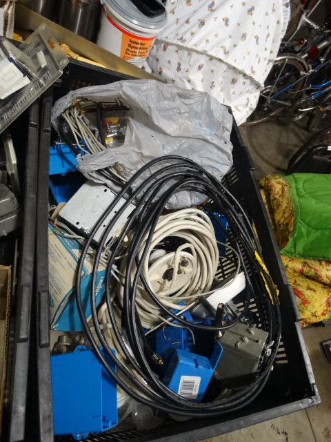 lot 2131 image: Lot of Misc. Cables