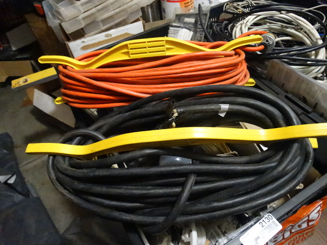 lot 2134 image: Lot of 2 Extension Cords