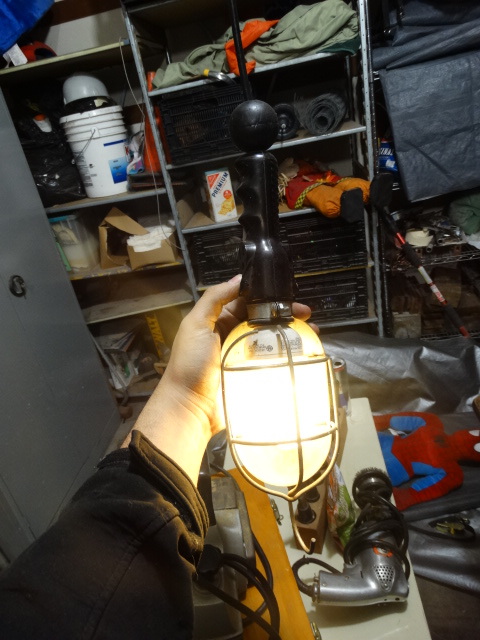 lot 2140 image: Cord Reel Utility Light