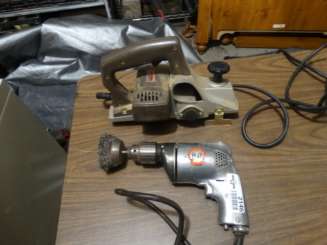 lot 2146 image: Black & Decker 14 Heavy Duty Holgun and 3-58 Planer