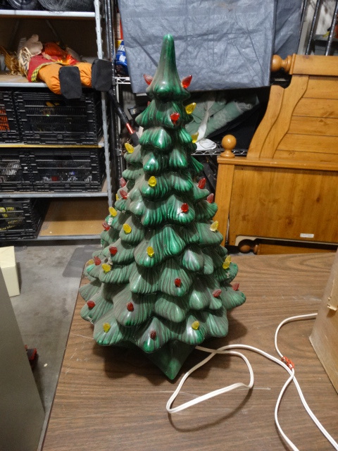 lot 2151 image: Ceramic Christmas Tree Light w Stand
