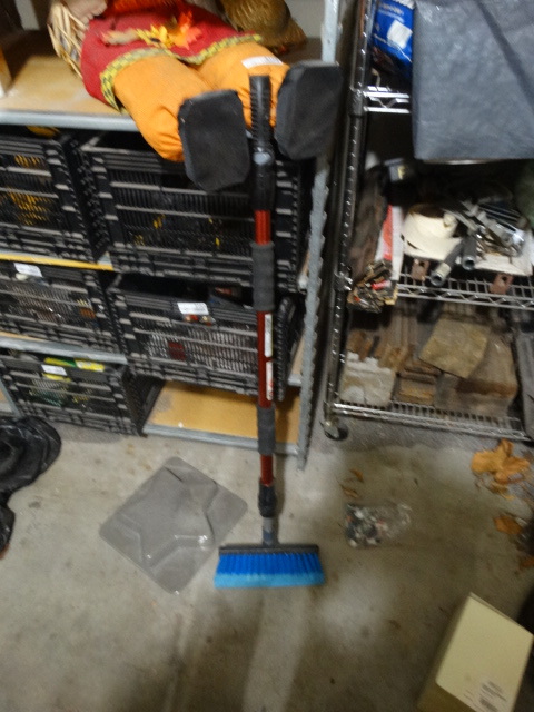 lot 2165 image: Telescopic Flow-thru brush