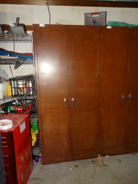 lot 2183 image: Tradesman Upright Metal Cabinet