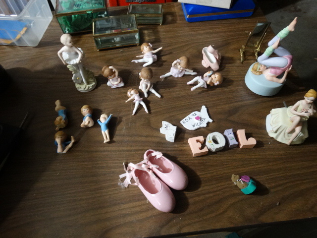 lot 2190 image: Lot of Ballerina Trinkets