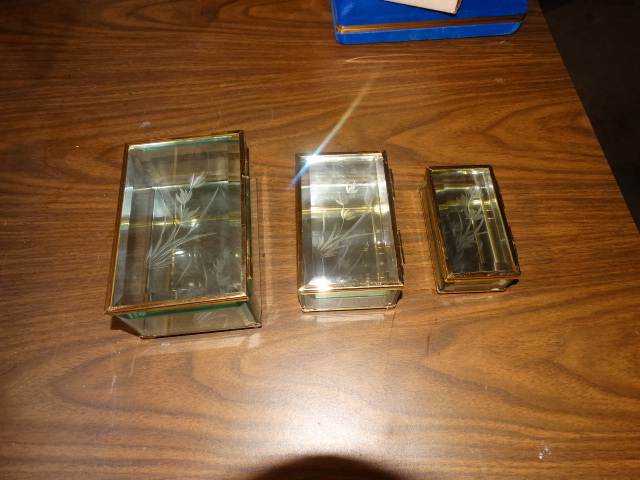 lot 2191 image: Set of 3 Jewelry Boxes