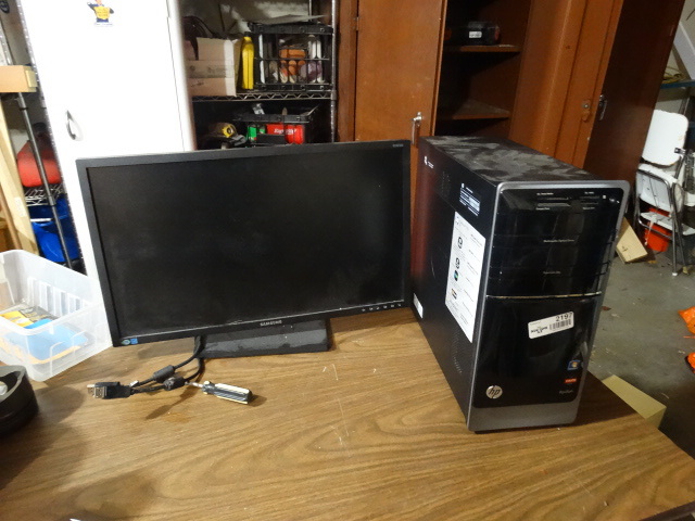 lot 2197 image: Samsung Monitor with Hp Tower