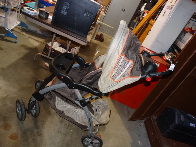 lot 2208 image: Baby Trend Stroller