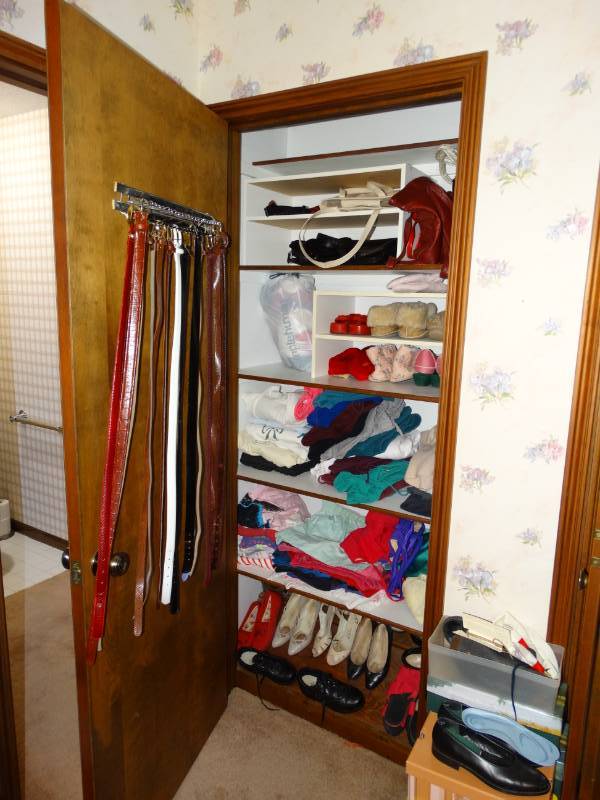 Closet Full Of Ladies Clothing Shoes Auction Ict North