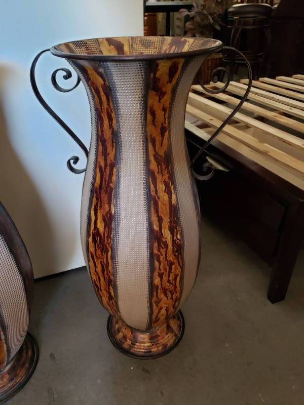 lot 7542 image: 31 Tall Modern Tin Vase MSRP $129.99