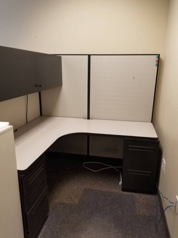 lot 3683 image: U Shaped Computer Desk With Partition