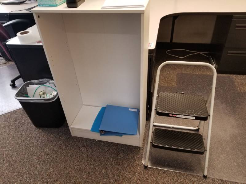 lot 3688 image: Step Stool, White Bookcase