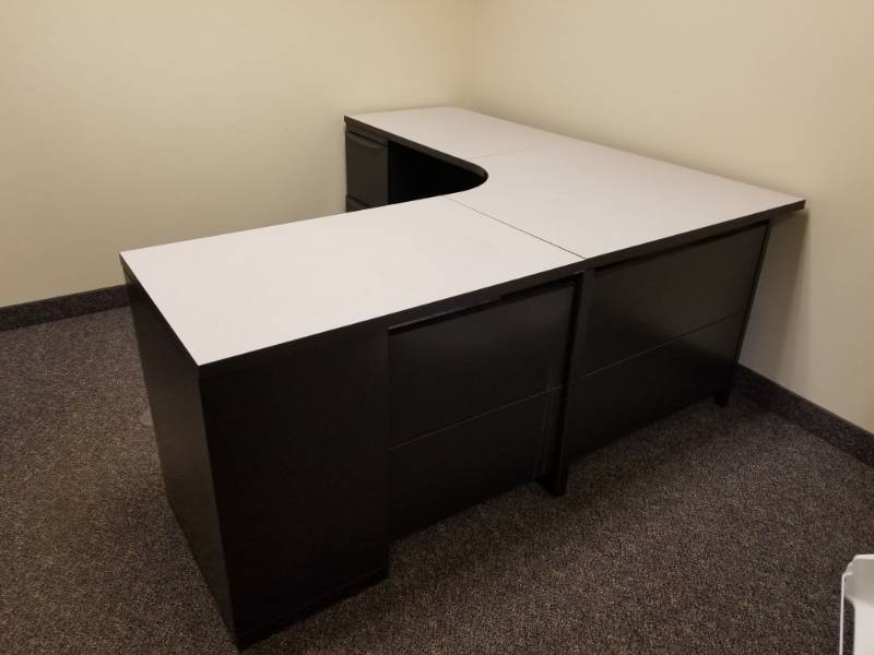 lot 3691 image: U Shaped Desk With File Cabinet