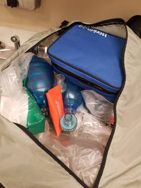 lot 3753 image: Bag Of Resuscitation Devices For Training
