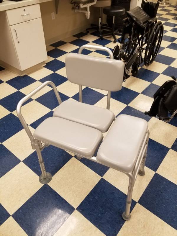 lot 3761 image: Shower Seat