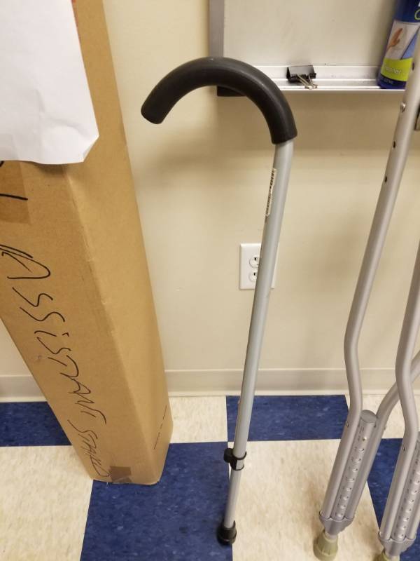 lot 3768 image: Adjustable Walking Cane