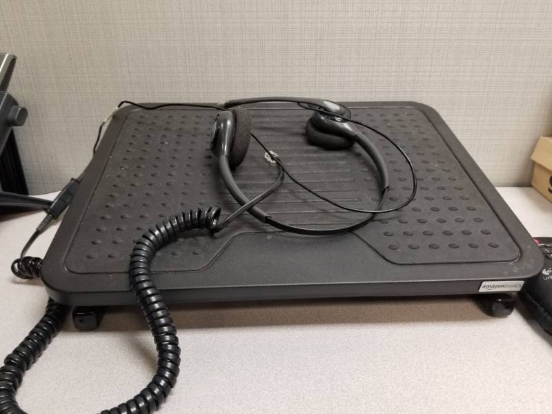 lot 3592 image: Plantronics Headset, Adjustable Computer Stand