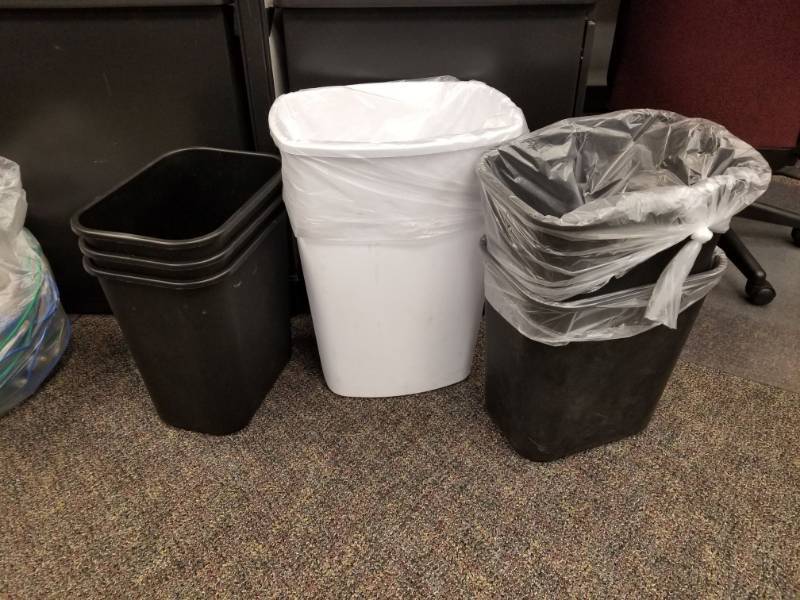 lot 3624 image: (6) Small Trash Cans