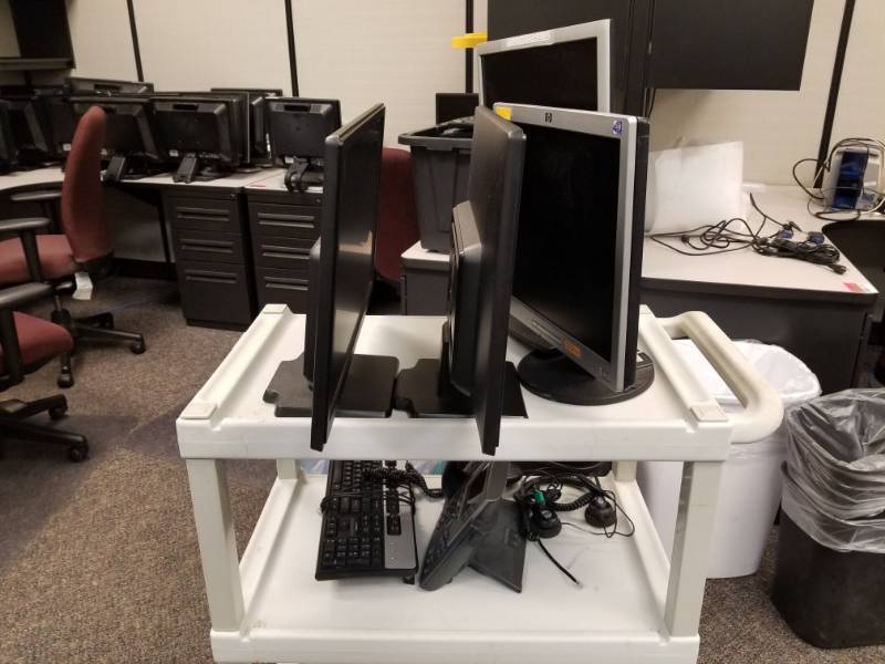 lot 3626 image: (4) HP Monitors, Keyboard, Cisco Phone, Headseat
