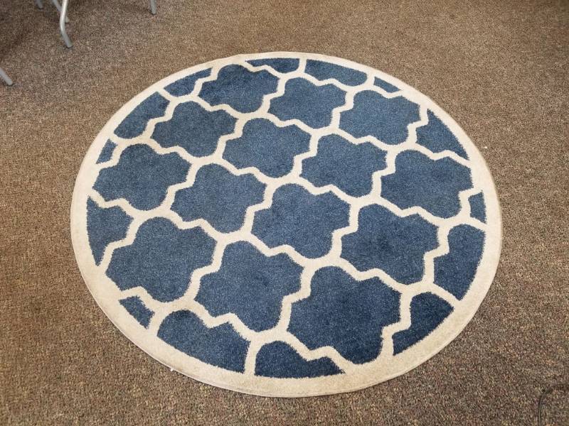 lot 3633 image: 5Ft Blue Area Rug