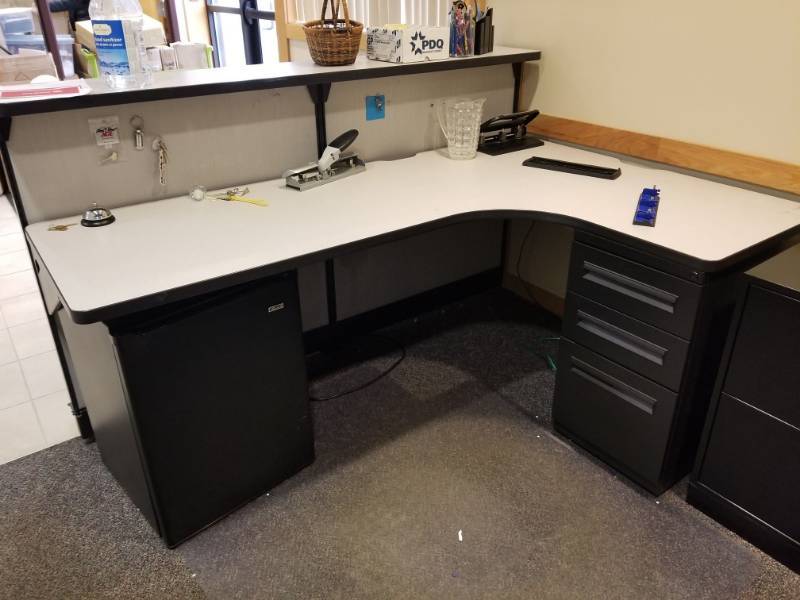 lot 3635 image: U Shaped Desk With Partition, 2 File Cabinets