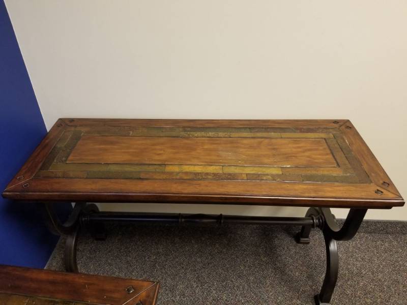 lot 3653 image: Buffet Table