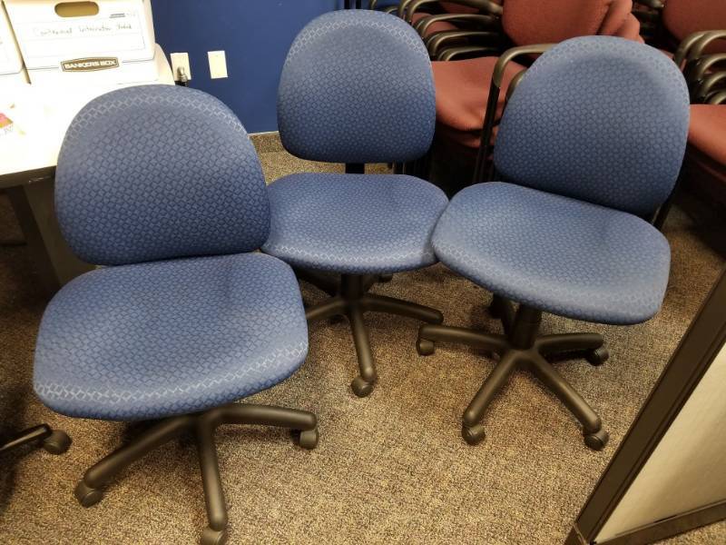 lot 3527 image: (3) Blue Fabric Computer Chairs