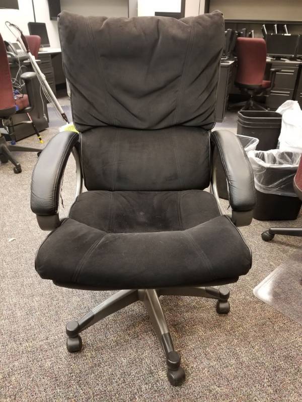lot 3533 image: Black Microfiber Computer Chair