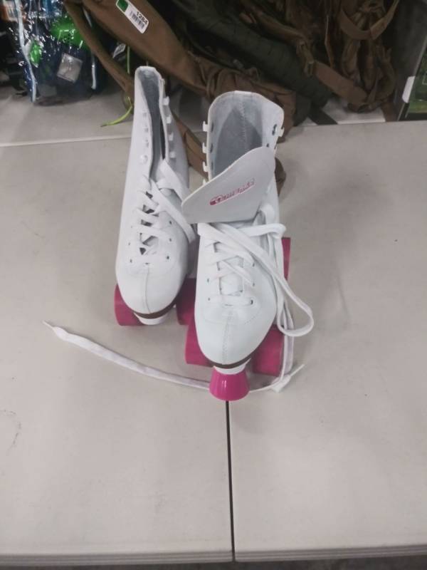 lot 1283 image: Chicago Skates 4 Wheeled Skates. Size Ladies 7