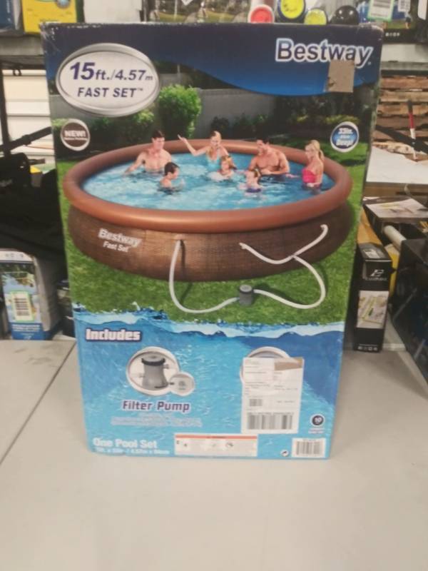 lot 1314 image: Bestway 15 Ft. x 33 in. One Pool Set