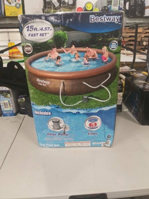 lot 1316 image: Bestway 15 Ft. x 33 In. Pool Set