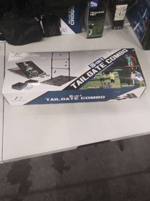 lot 1318 image: EASTPOINT 3-in-1 Tailgate Combo - LadderballBean Bag TossWasher Toss