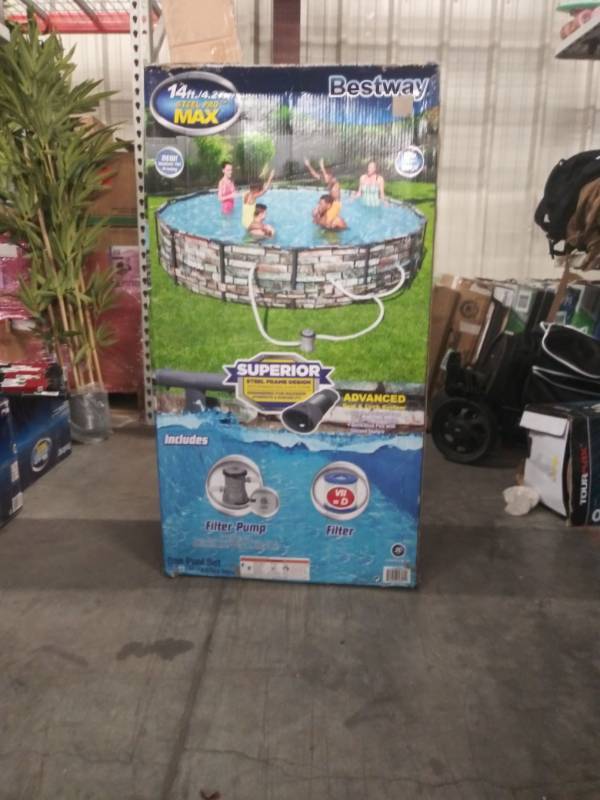 lot 1344 image: Bestway 14 Ft. x 33 In. Pool